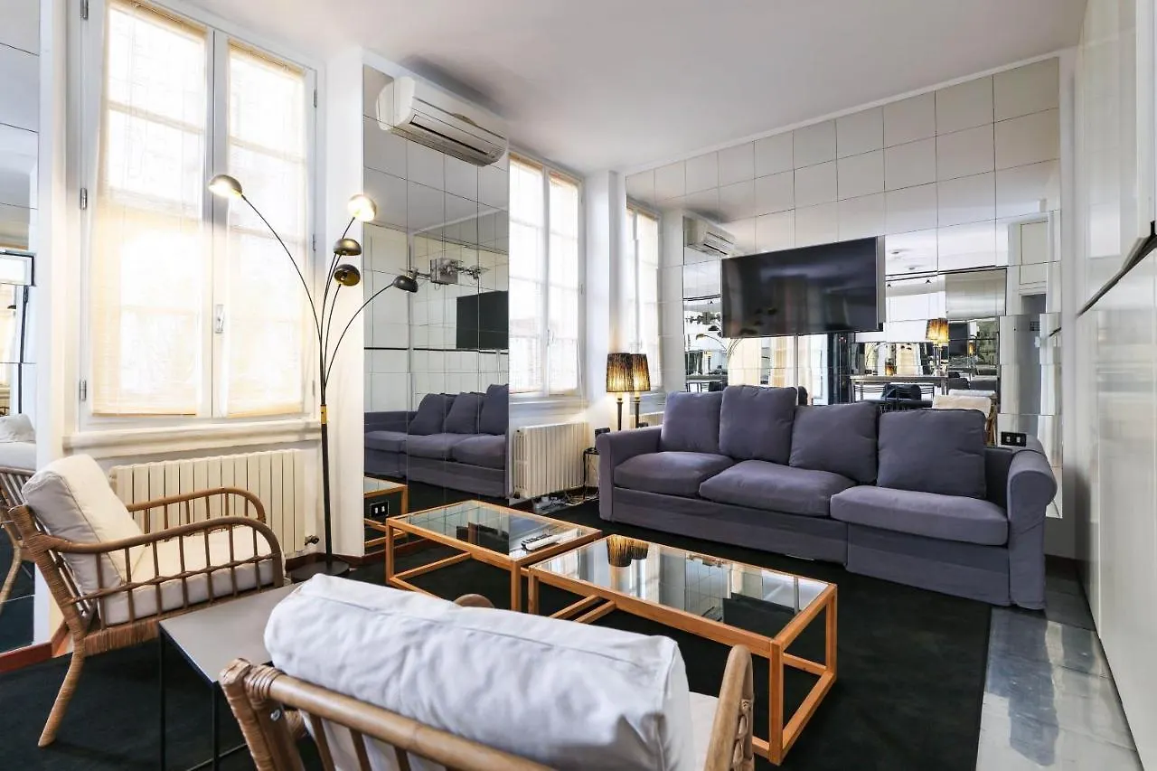 Elegant Corso Venezia Terrace Apt elérhetőségei